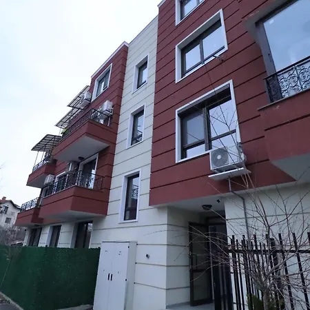 Green Gardens By Lmg