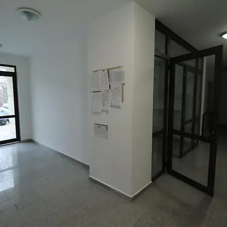 едностаен в близост до метростанция. *