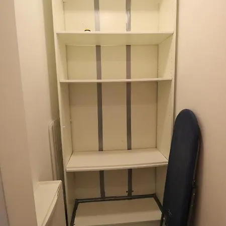 едностаен в близост до метростанция.