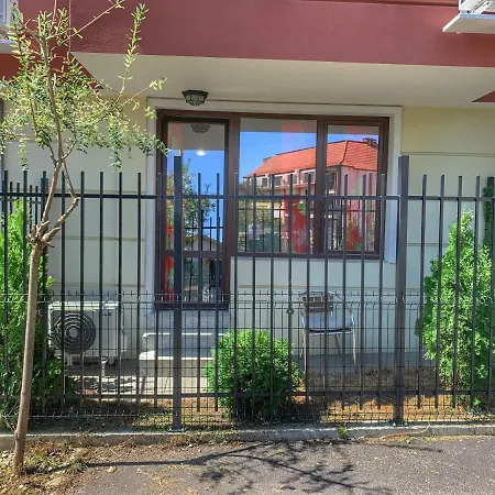 едностаен в близост до метростанция.