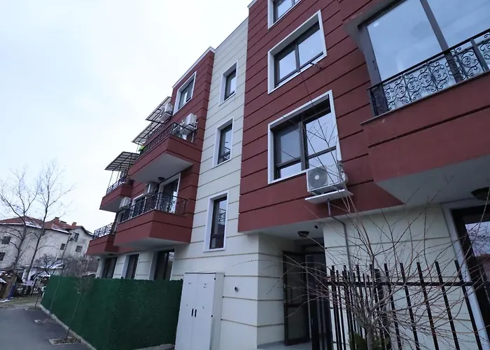 Green Gardens By Lmg